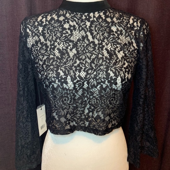 Lace crop layering piece - Picture 1 of 5